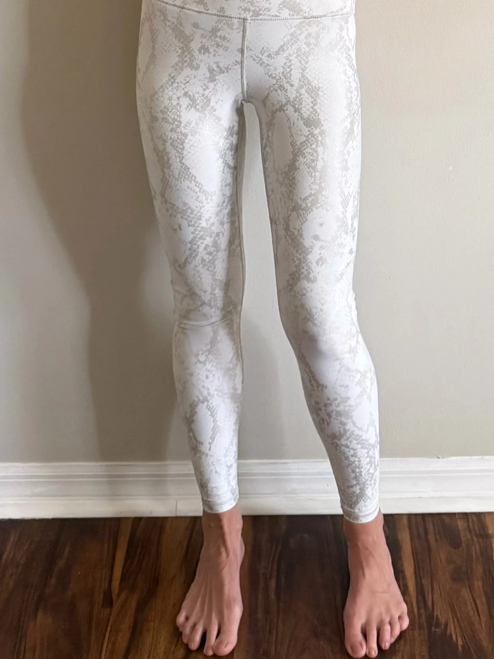 Carbon38 White & Silver Snake-Print High-Waist Leggings